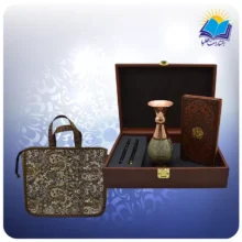 صحیفه سجادیه پالتویی چرم با گلدان خاتم و خودکار و روان نویس با ساک ترمه هدیه(كد 90219)