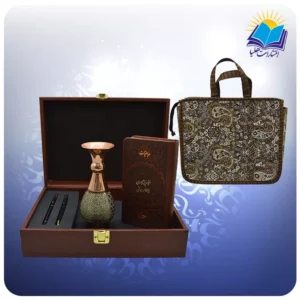 خیام و باباطاهر پالتویی چرم با گلدان خاتم و خودکار و روان نویس با ساک ترمه هدیه(كد 90221)