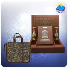 قرآن رحلی جعبه لپ تاپی با دو گلدان خاتم با ساک ترمه هدیه (كد 90228)