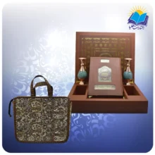قرآن رحلی جعبه لپ تاپی با دو گلدان فیروزه با ساک ترمه هدیه (كد 90229)