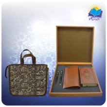 ست قرآن پالتويی با كیف چرم طبيعی خودكار و روان نويس با ساک ترمه هدیه (كد 90256)