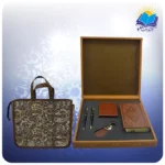 ست قرآن پالتويی با جاكارتی و جاسوييچی چرم طبيعی و خودكار و روان نويس با ساک ترمه هدیه (كد 90264)
