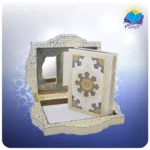قرآن وزیری جعبه دار سفید طرح صدف با آینه با ساک ترمه هدیه (كد 110148) - Image 2