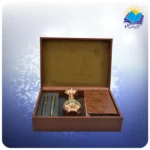 شاهنامه پالتویی چرم با گلدان خاتم 16 و خودكار و روان نویس با ساک ترمه هدیه (كد90293)