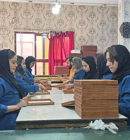 کارگاه انتشارات هلیا